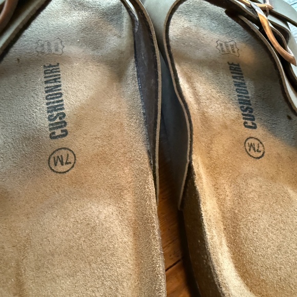 Cushionaire Lane Cork Footbed Sandal - Brown | size 7M - Picture 4 of 7